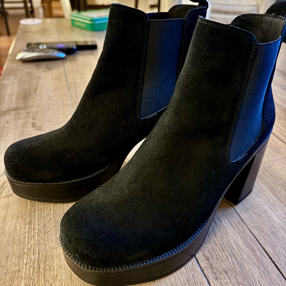 I’Intervalle Elegant Black Suede Ankle Boots 🇨🇦